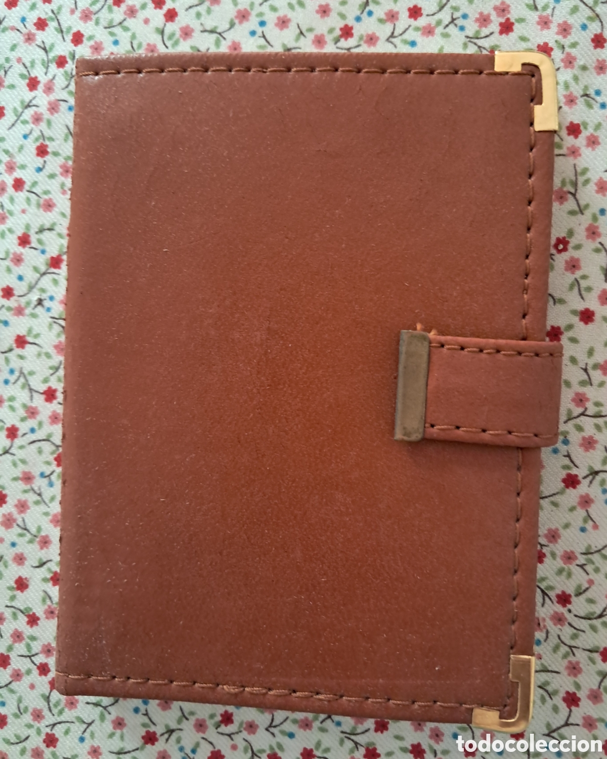 Vintage: Agenda a&ntilde;os 80 con esquinas doradas