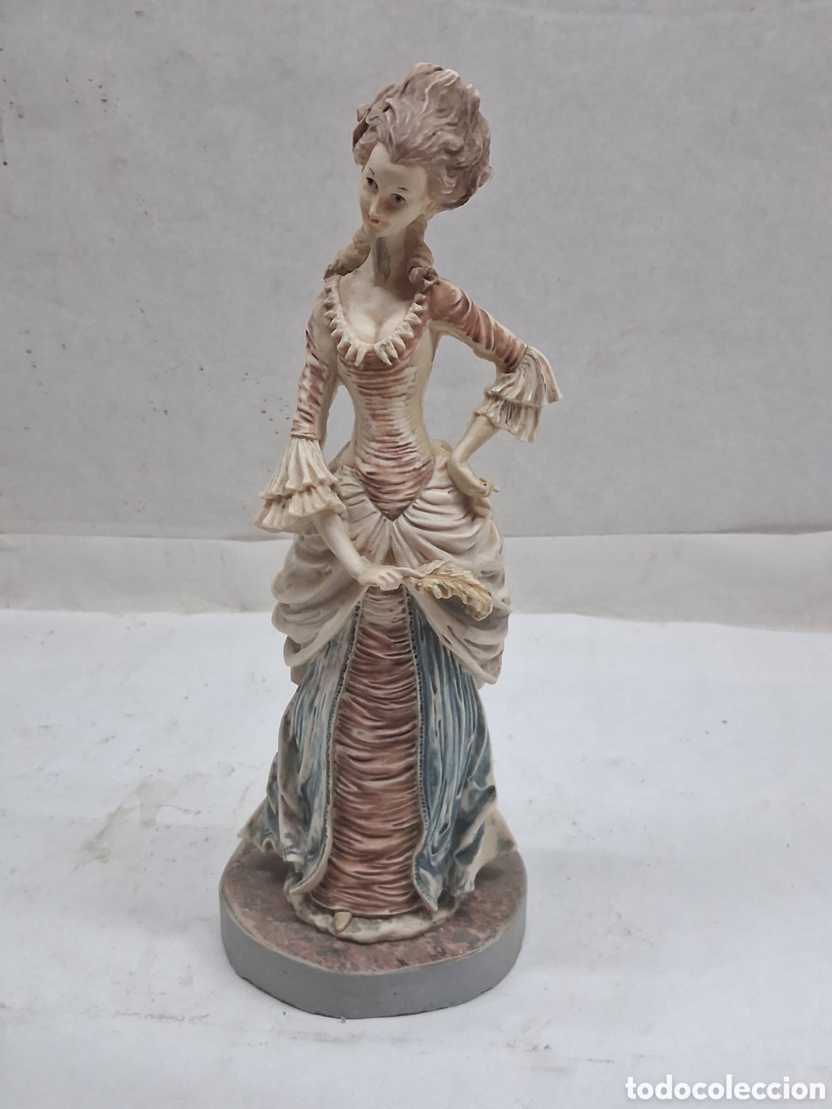 Vintage: Dama con pluma resina