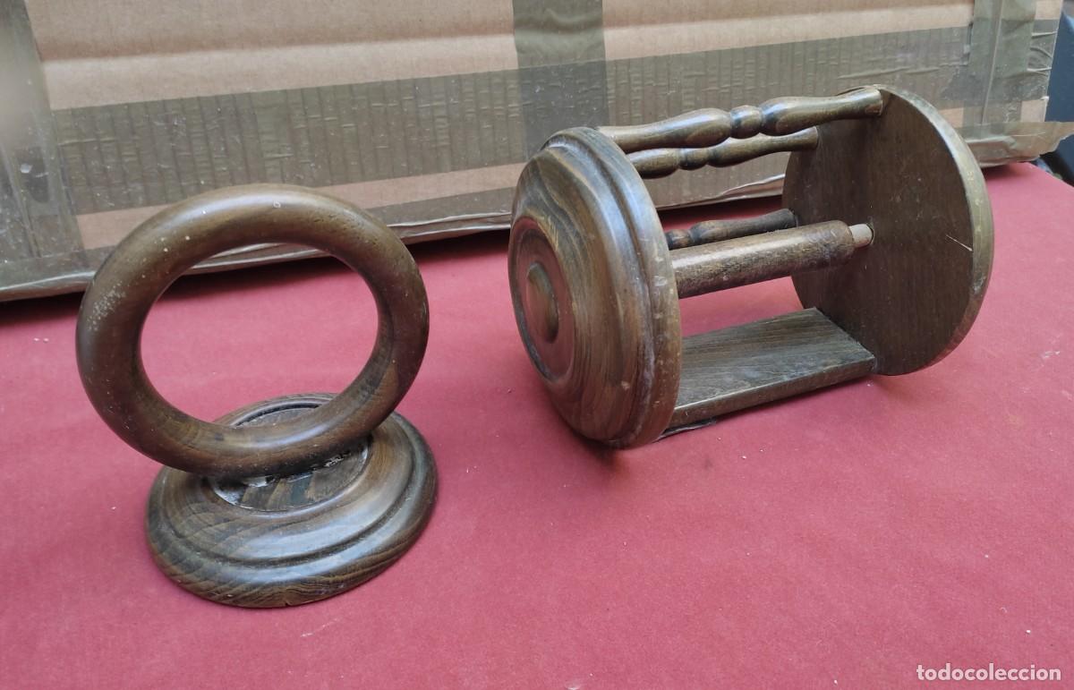 Vintage: portarollos y toallero de madera