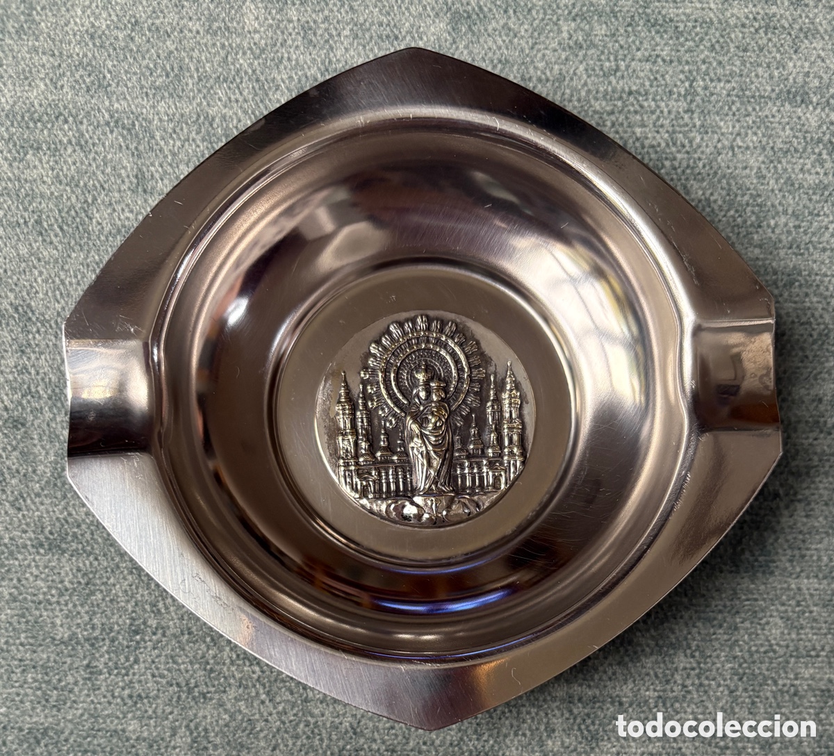 Vintage: (L879) Cenicero metal plateado Recuerdo Zaragoza Virgen Pilar vintage
