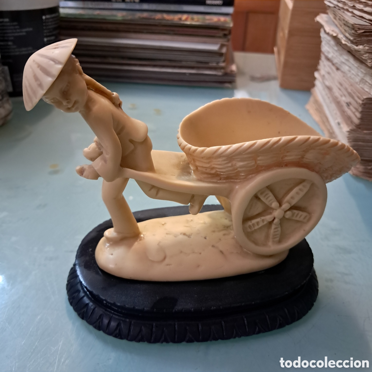 Vintage: Escultura de Muchacho Chino Tirando de un Rickshaw Vac&iacute;o.Marmolina Sobre Peana de Marmol