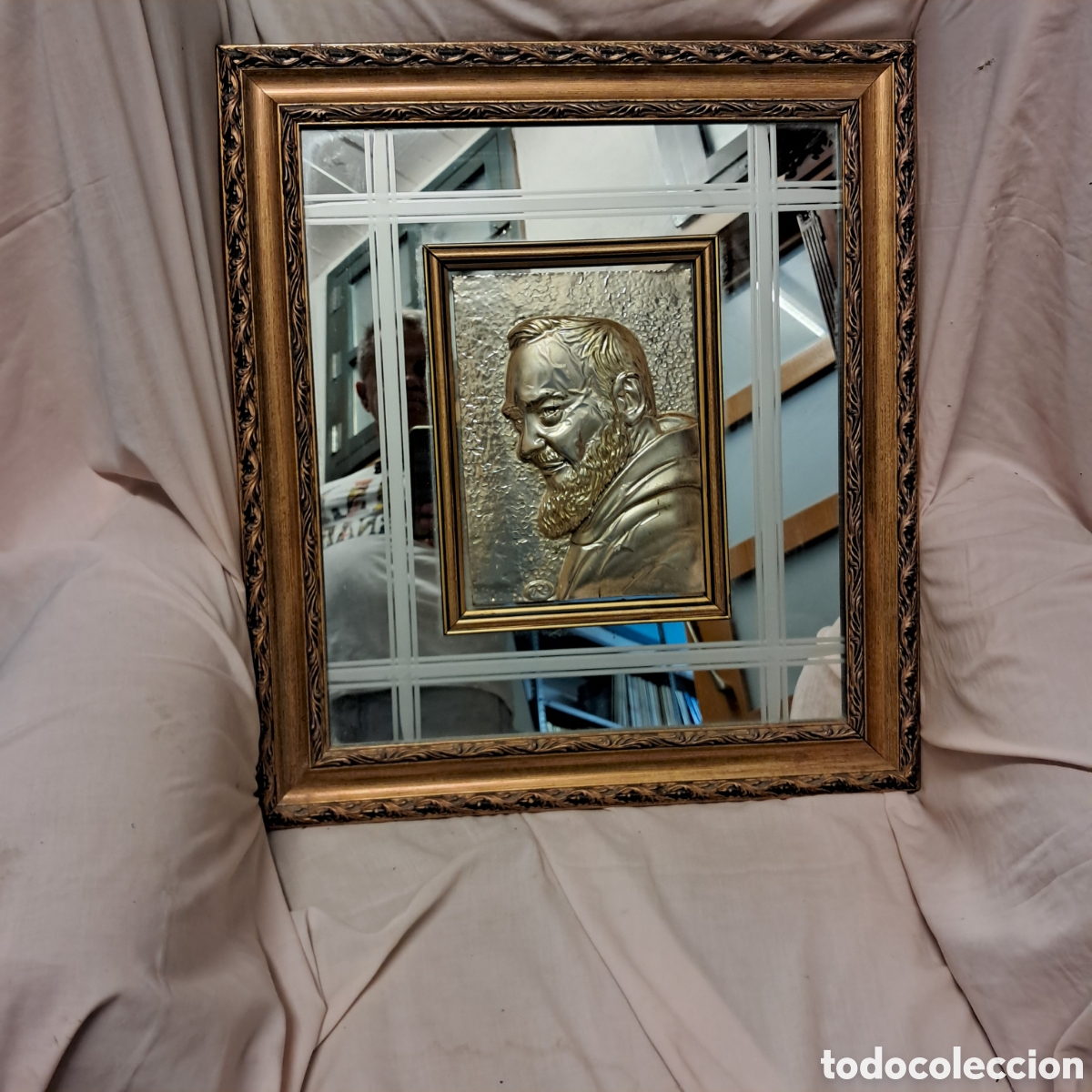 Vintage: Cuadro espejo con relieve en ba&ntilde;o plata padre Pio