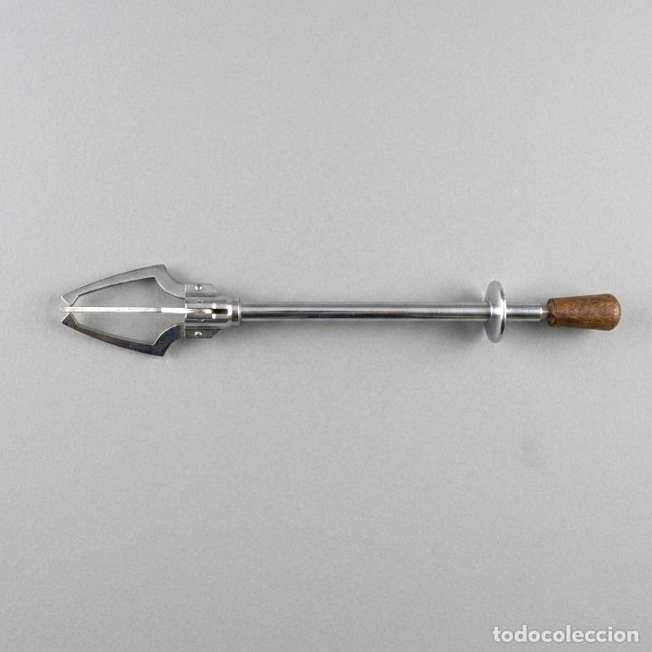Vintage: Pinza de hielo o az&uacute;car vintage Yax Japan - Acero y madera, mecanismo retr&aacute;ctil, a&ntilde;os 70