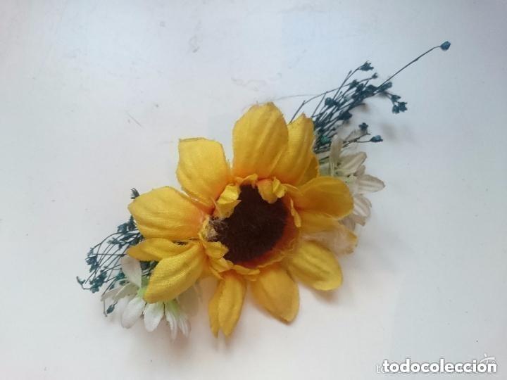 Vintage: FLOR AMARILLA DE PLASTICO -A&Ntilde;OS 70 O 80