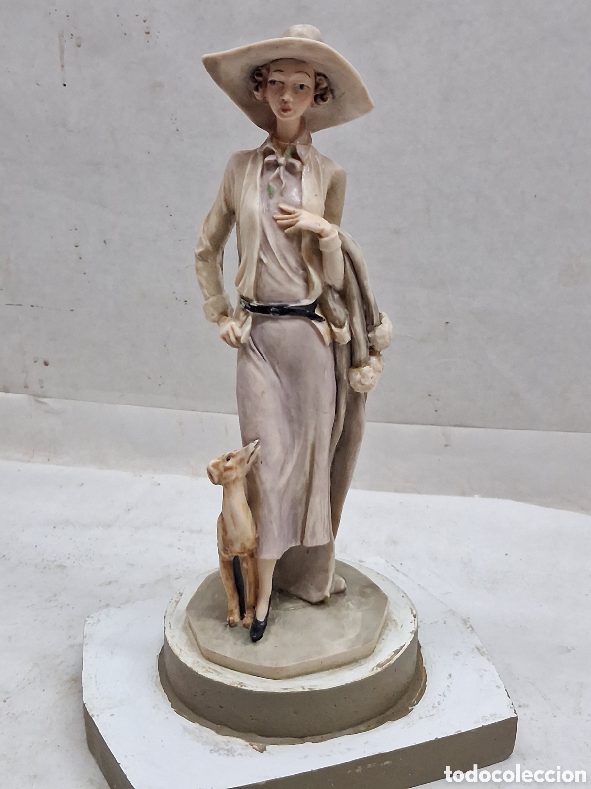 Vintage: figura dama con galgo