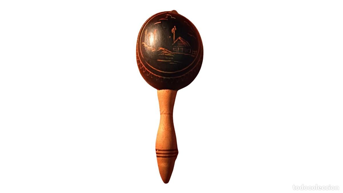 Vintage: MARACA CUBANA VINTAGE DE COCO NATURAL Y MADERA TORNEADA - PIROGRABADO ARTESANAL - CUBA - A&Ntilde;OS 60/80