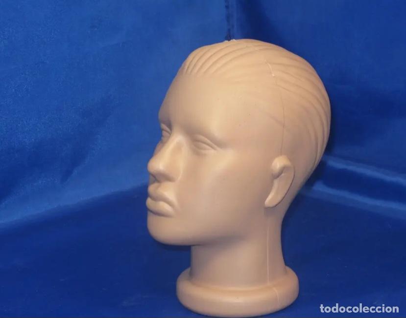 Vintage: Cabeza de maniqu&iacute; femen, ideal para exhibir pelucas o sombreros. - Material: Pl&aacute;stico resistente.