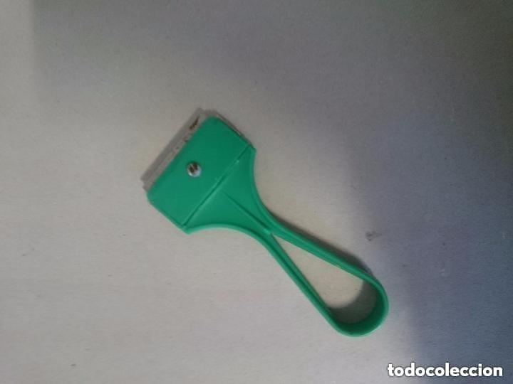 Vintage: RASCADOR PARA QUITAR NIEVE DEL PARABRISAS DEL COCHE - A&Ntilde;OS 80