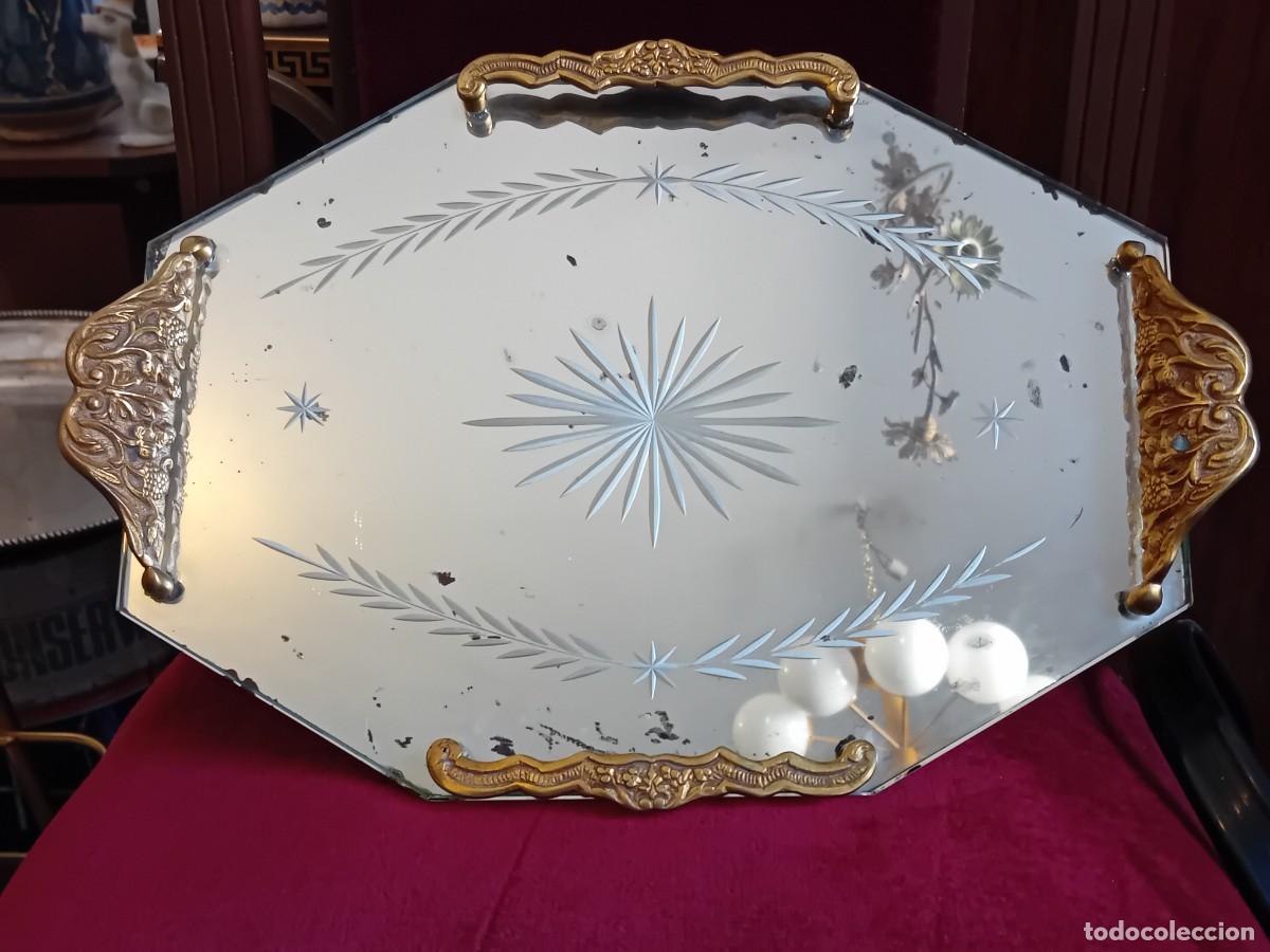 Vintage: Bandeja de espejo biselado y asas de bronce