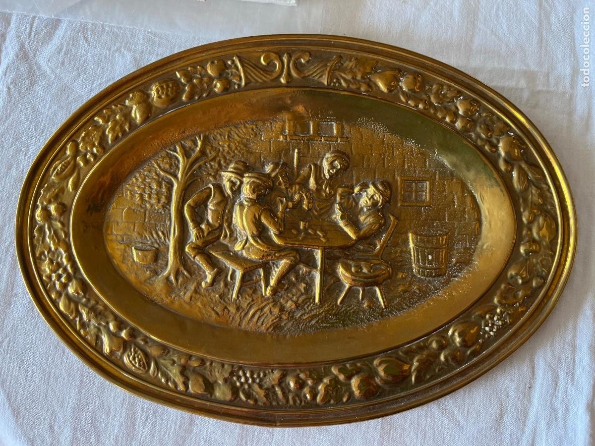 Vintage: Bandeja de metal repujado (&iquest;cobre o lat&oacute;n?)