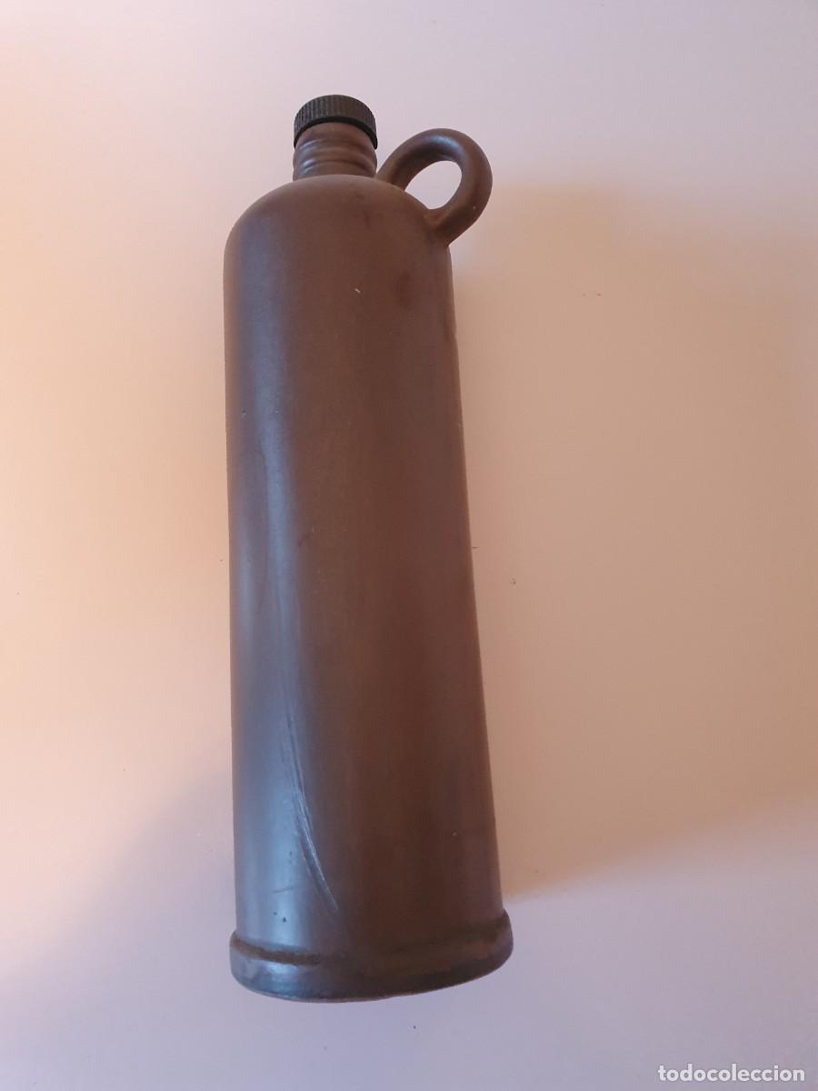 Vintage: Lote 2720. Botella de Ginebra, en barro, de la marca Beltr&aacute;n (Mah&oacute;n)