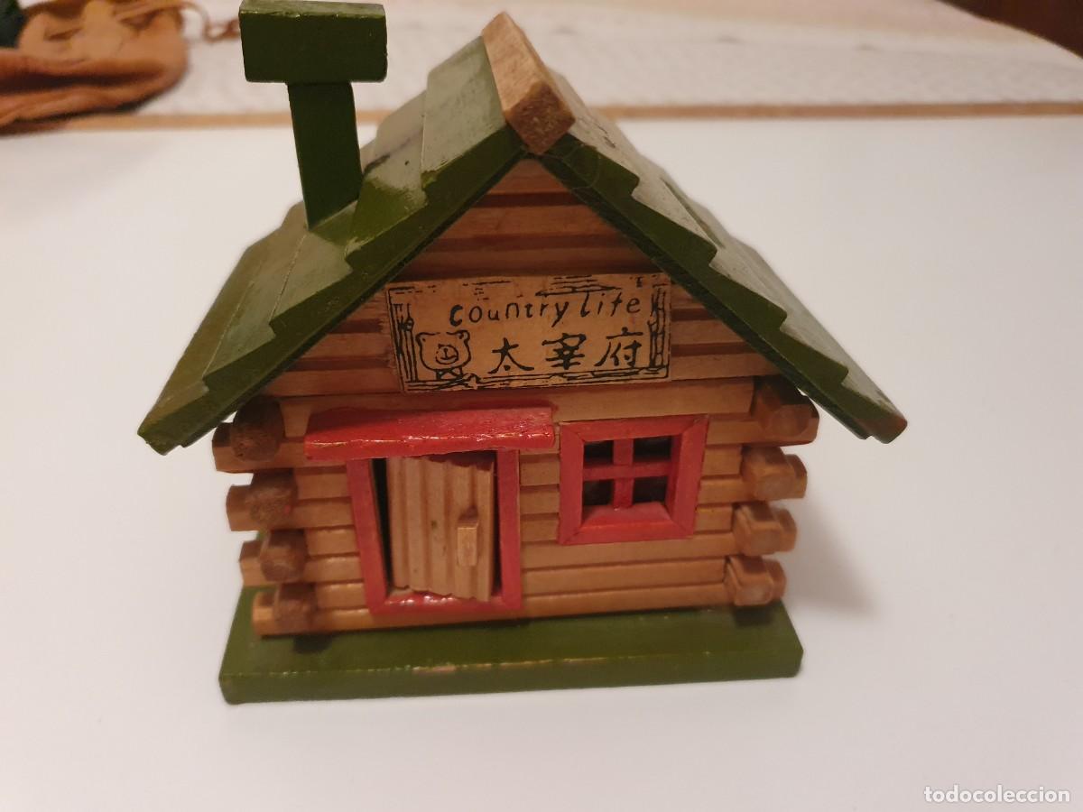 Vintage: Lote 2723. Casa de madera, hucha, de la marca Country Lite