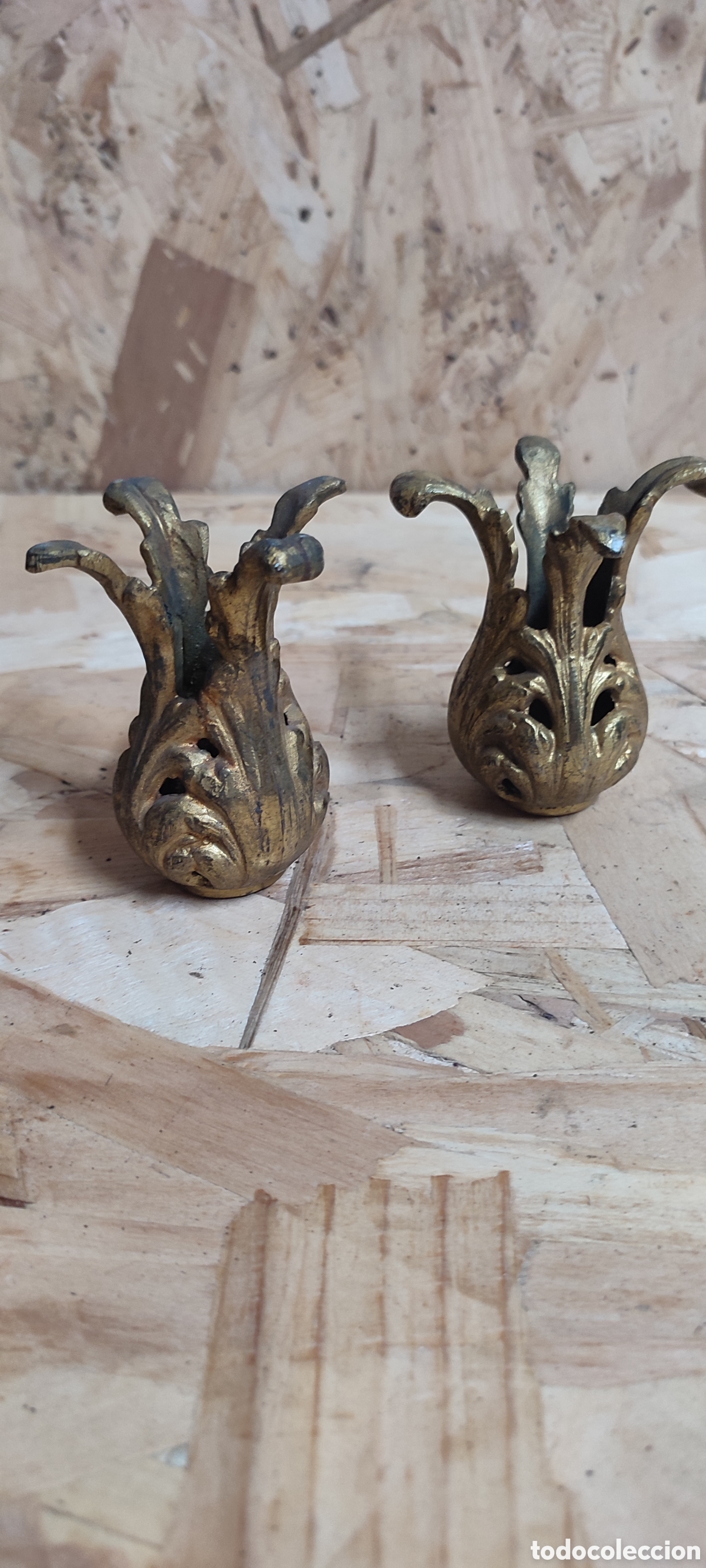 Vintage: Dos remates topes decorativos de bronce para rejas o muebles.