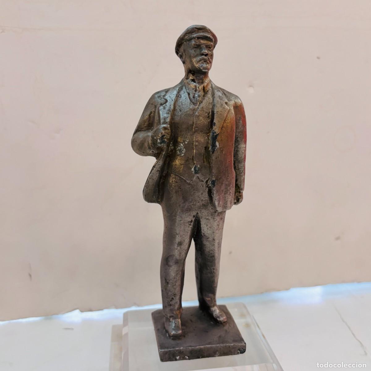 Vintage: Figura en aluminio de LENIN peana de metacrilato 1980