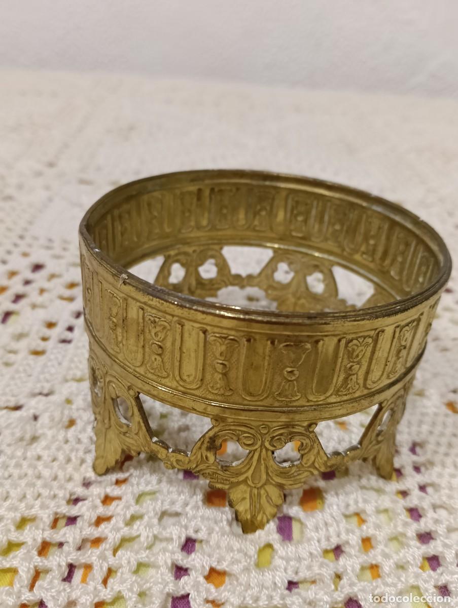 Vintage: Antiguo Pie Calado de Lat&oacute;n - Peana Decorativa para Jarrones, Porcelanas o Licoreras - Vintage &Eacute;poca