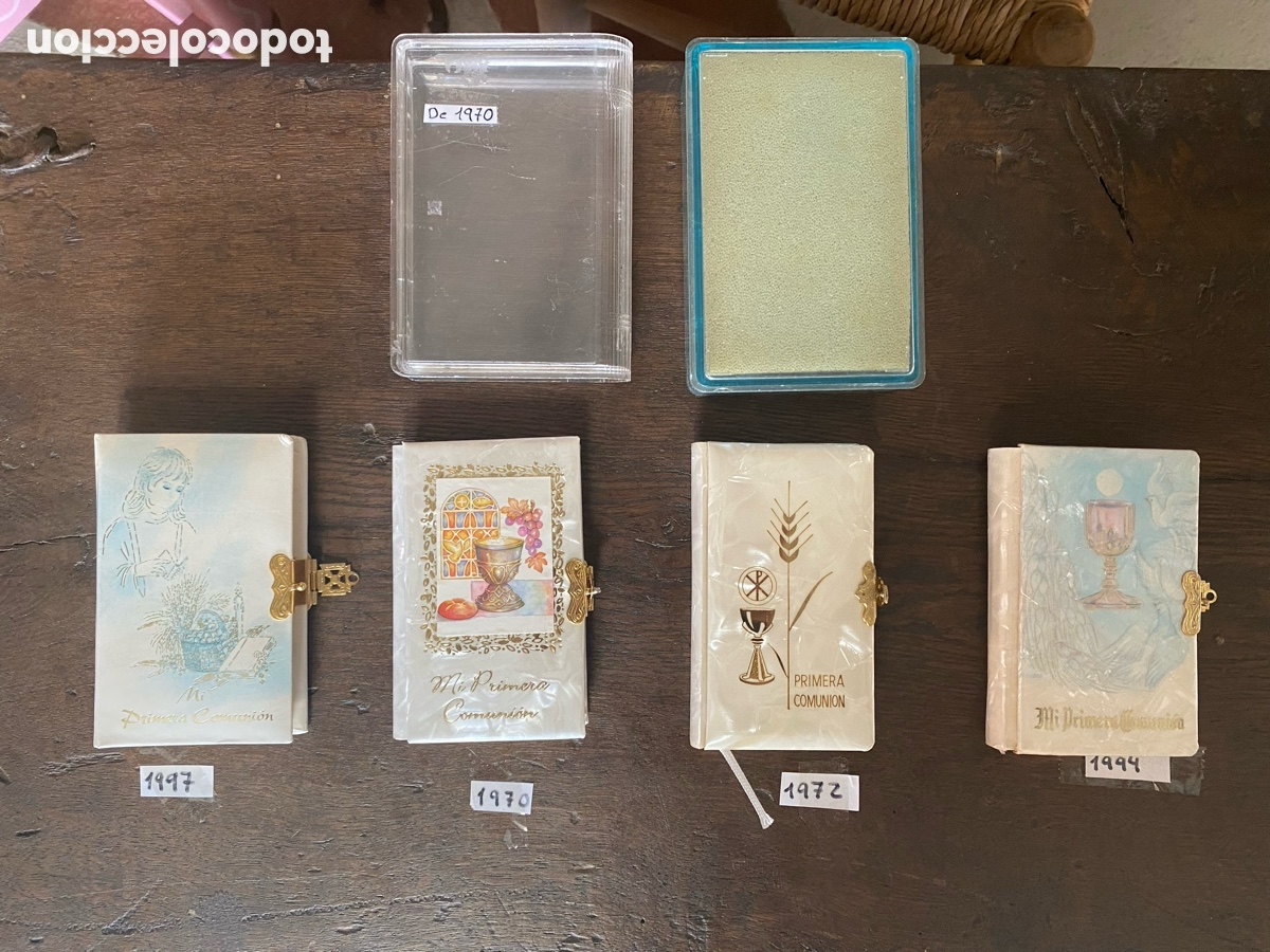 Vintage: 4 misales / devocionarios de Primera Comuni&oacute;n (dos ejemplares de los a&ntilde;os 70 y dos de los a&ntilde;os 90).