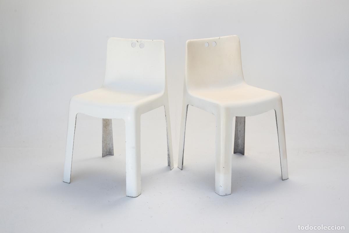 Vintage: pareja sillas vintage fibra de vidrio blanco a&ntilde;os 70 Carles Riart Bigas Luna Modulo muebles