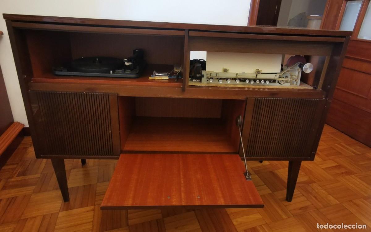Vintage: mueble tocadiscos/radiogramola vintage