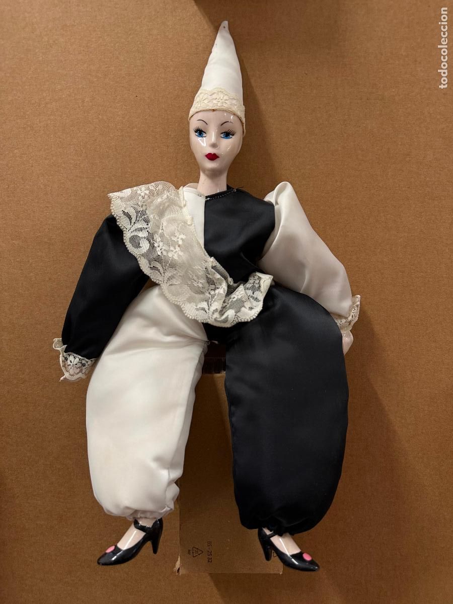 Vintage: Precioso PIERROT o ARLEQUIN. En porcelana y cuerpo de trapo. 45cms. Muy bonito