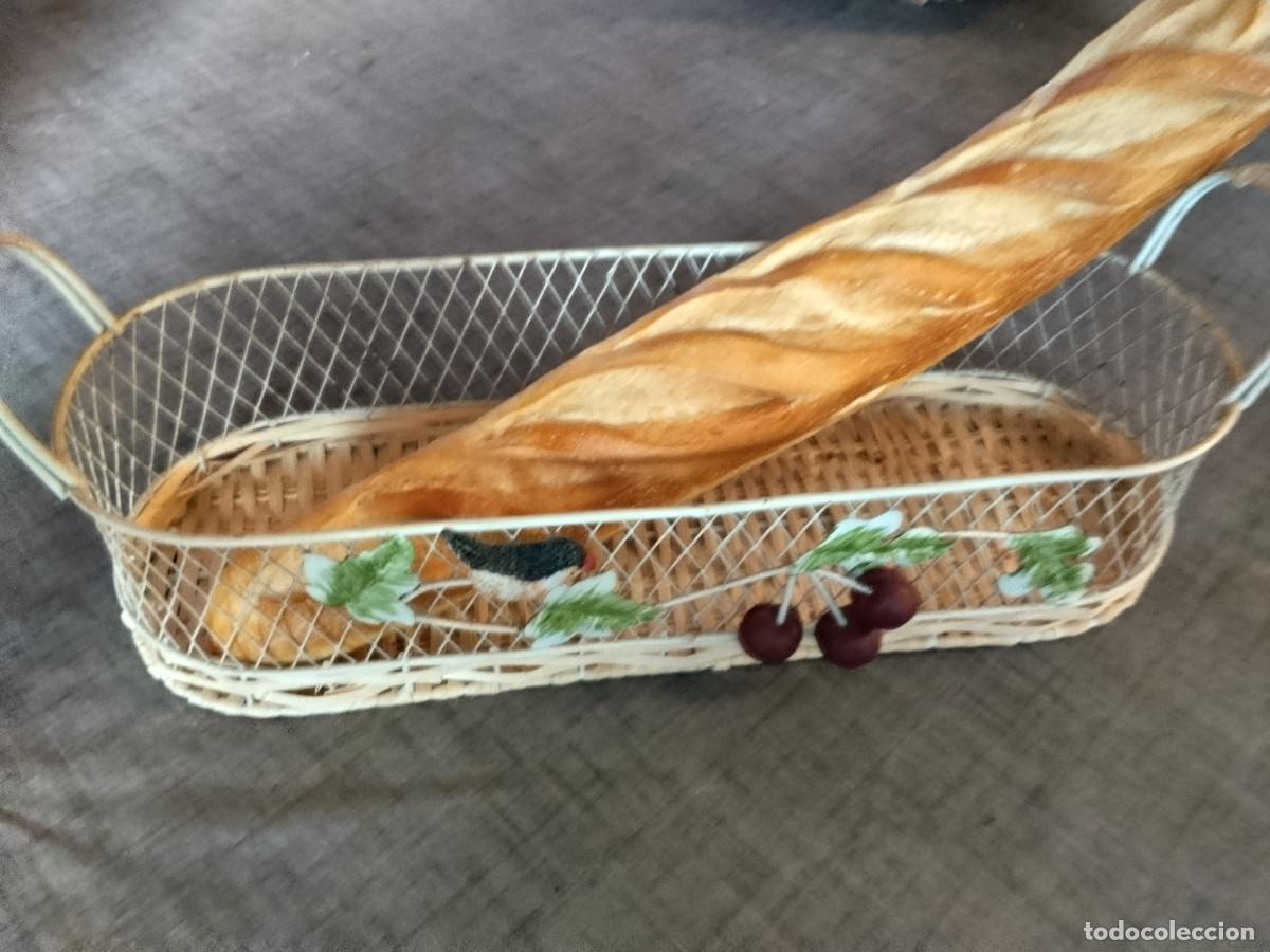 Vintage: Cesta panera vintage &ndash; mimbre y rejilla met&aacute;lica &ndash; decoraci&oacute;n pintada a mano