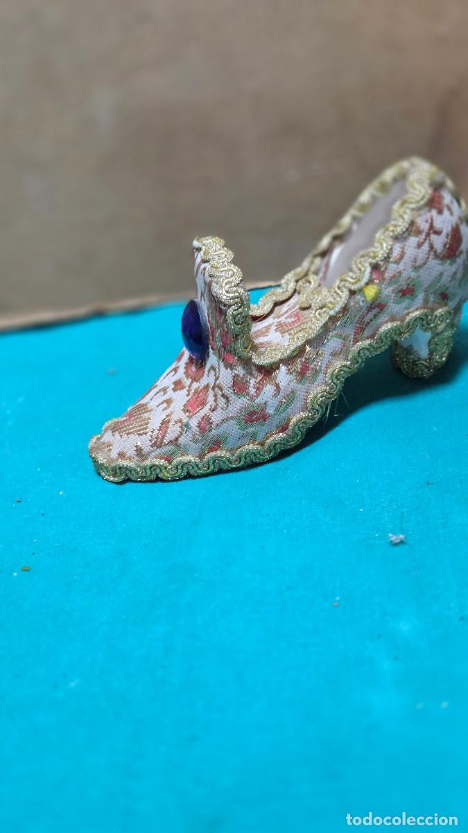 Vintage: zapato de coleccion dorado