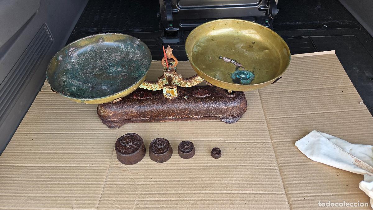 Vintage: balanza de 10 kilos con 4 pesos