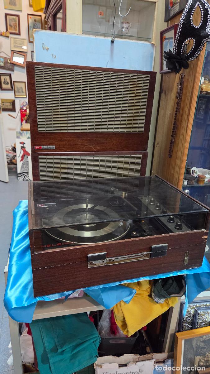 Vintage: tocadisco vintage y 2 altavoces