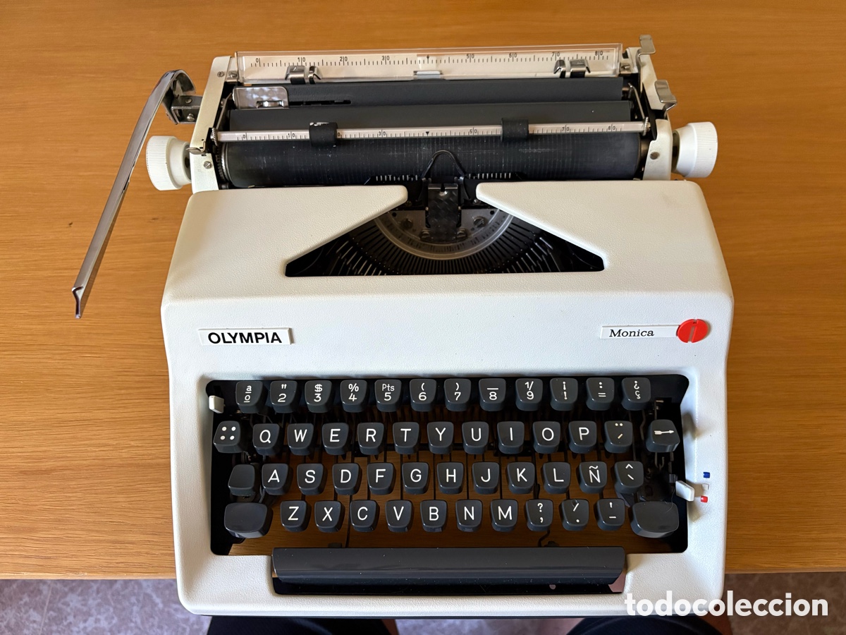 Vintage: M&aacute;quina de escribir Olympia Monica con malet&iacute;n original