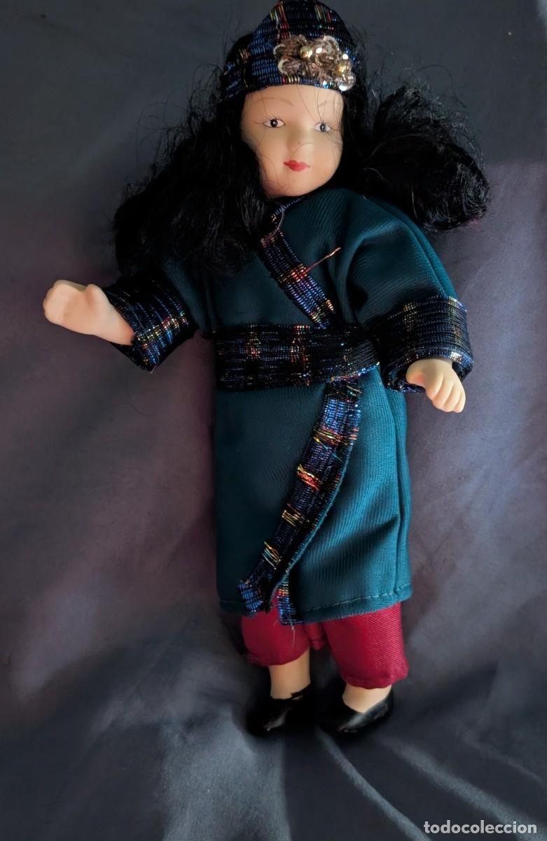 Vintage: Mu&ntilde;eca de porcelana con Hanbok, traje tradicional de Corea &middot; 21 cm &middot; Decoraci&oacute;n y colecci&oacute;n