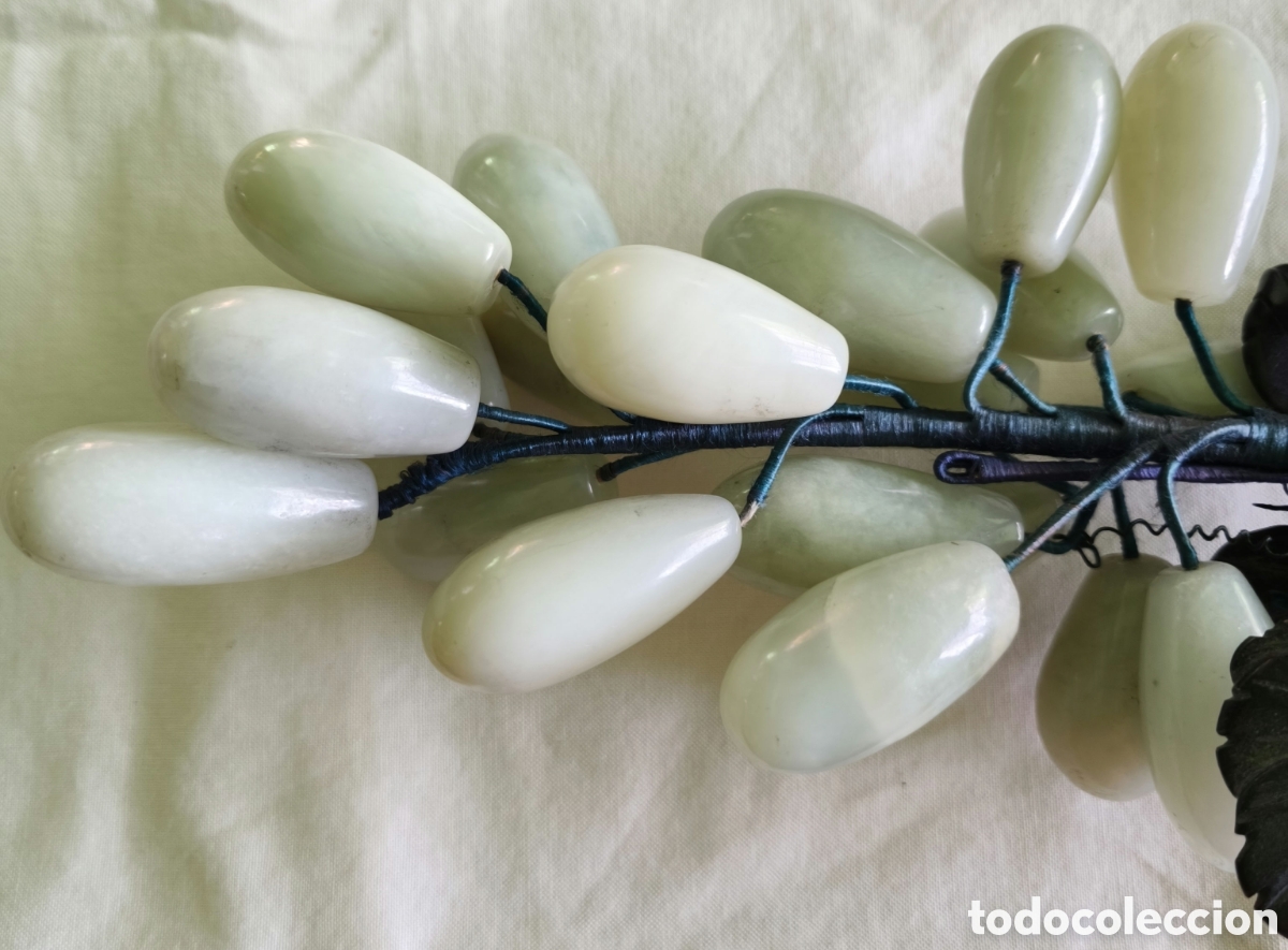 Vintage: Vintage Racimo de Uvas de Jade / Piedra Tallada.