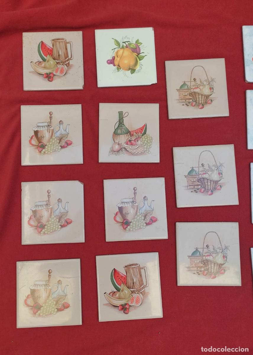 Vintage: 11 azulejos con motivos para cocina - Alcora - fondo beige - 10,8x10,8 cm - vintage