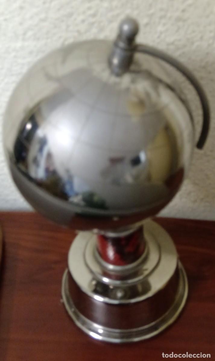 Vintage: CIGARRERO MUSICAL EN FORMA DE GLOBO TERR&Aacute;QUEO A&Ntilde;OS 60 26 CM. ALTURA