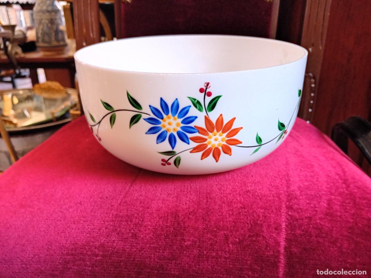 Vintage: Centro de opalina con flores esmaltadas d&eacute;cada de los 70 - Foto 2