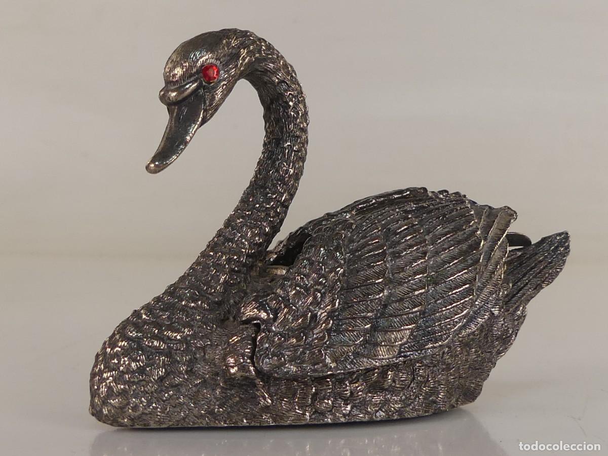 Vintage: INTERESANTE CENICERO FORMA DE CISNE DE METAL