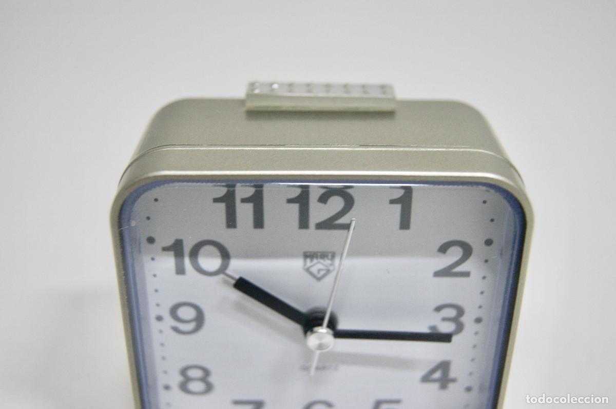 Vintage: Reloj despertador marr&oacute;n plata - Foto 4
