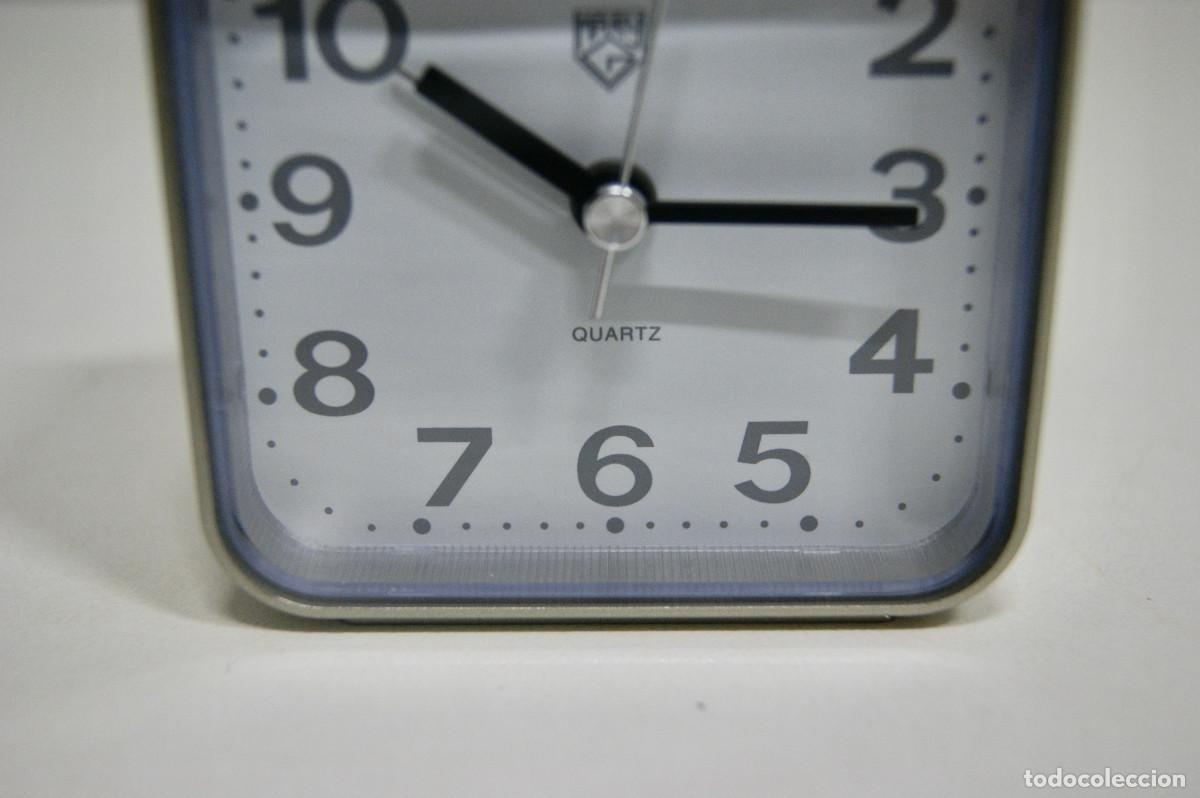 Vintage: Reloj despertador marr&oacute;n plata - Foto 5