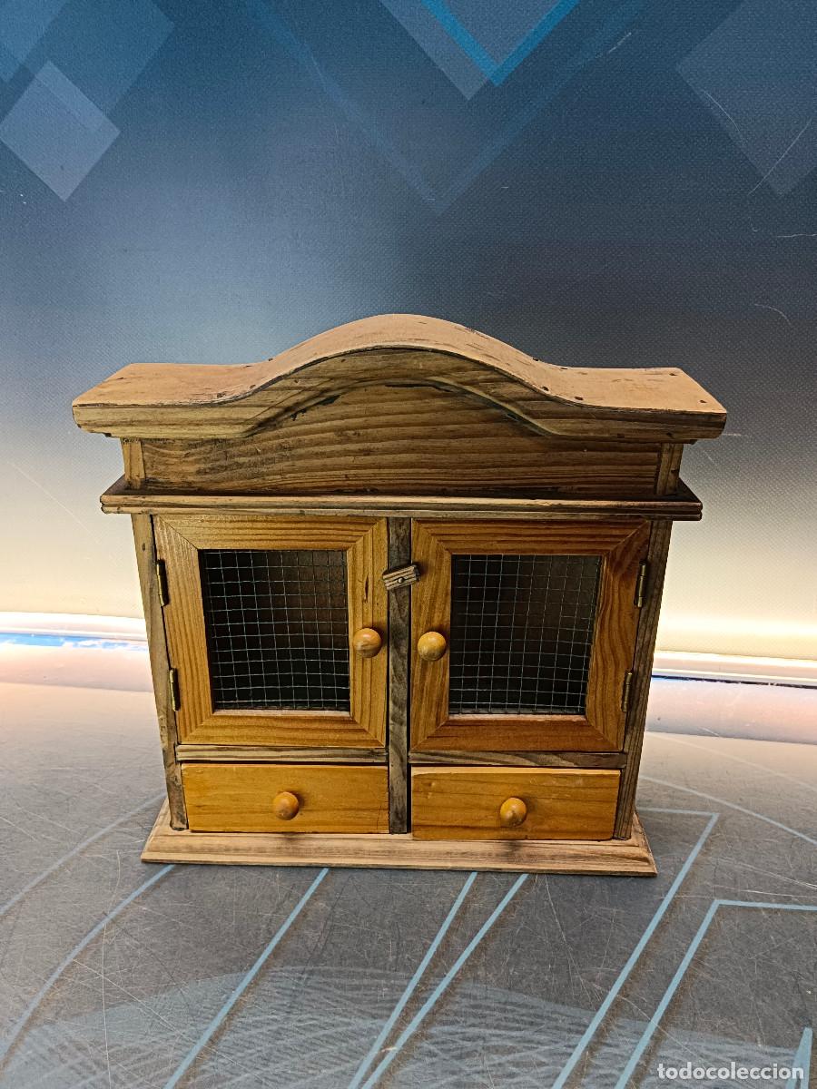 Vintage: Peque&ntilde;o mueble paara guardar, colgar las llaves, de madera 24x23x07 cm