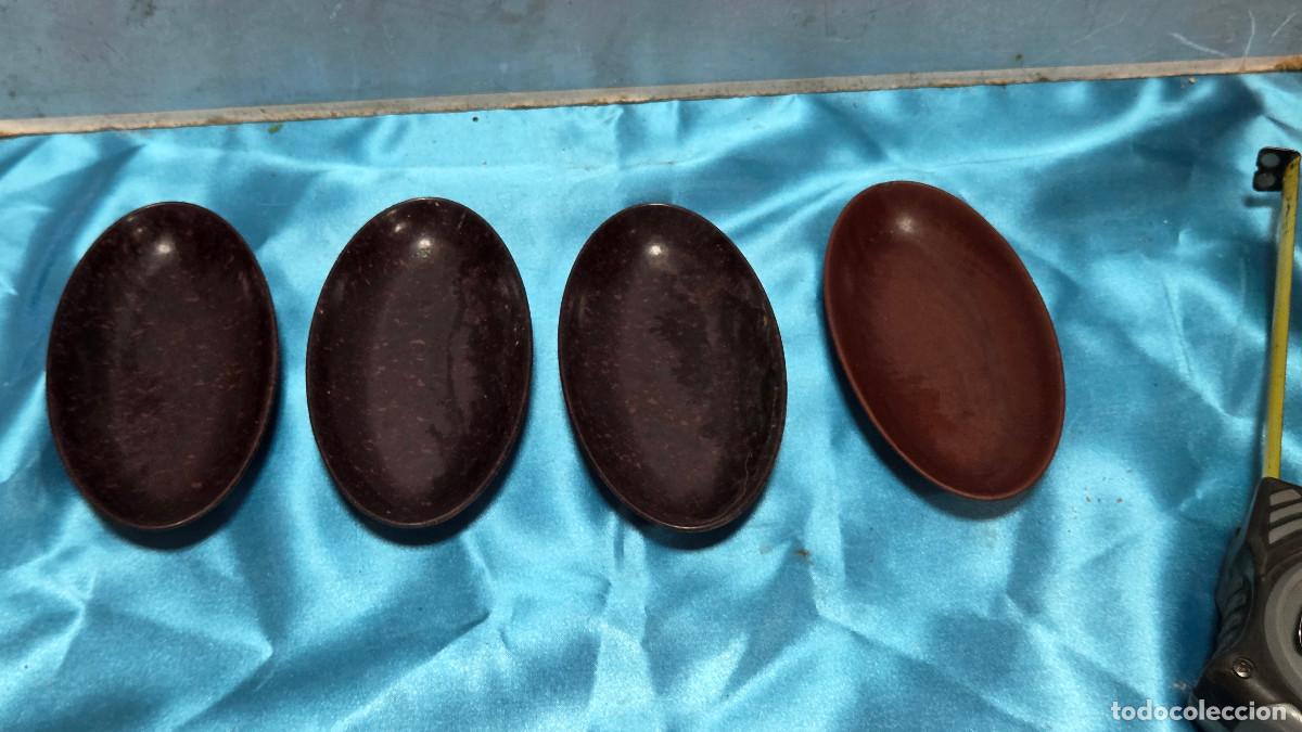 Vintage: 4 peque&ntilde;as bandeja de baquelita antigua