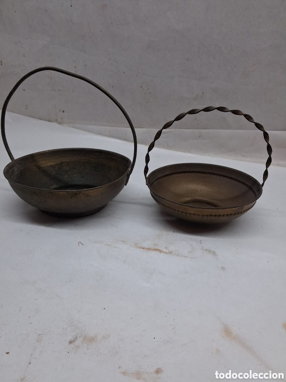 Vintage: 2 peque&ntilde;as cestas lat&oacute;n
