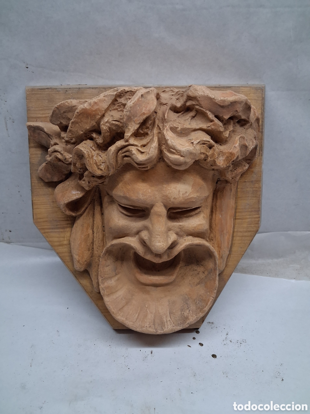Vintage: M&aacute;scara relieve resina