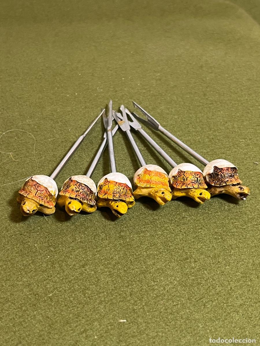 Vintage: Lote 6 pinchos para aperitivos con tortugas miniatura resina metal palillos cocktail decoraci&oacute;n vint