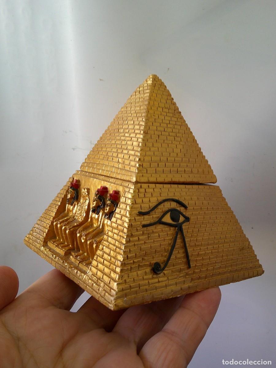 Vintage: &iexcl;&iexcl; PIRAMIDE. Con el OJO D &rdquo;HORUS&rdquo;. Proteccion, Salud, Poder... (Joyero.)!! C-26 - Foto 1