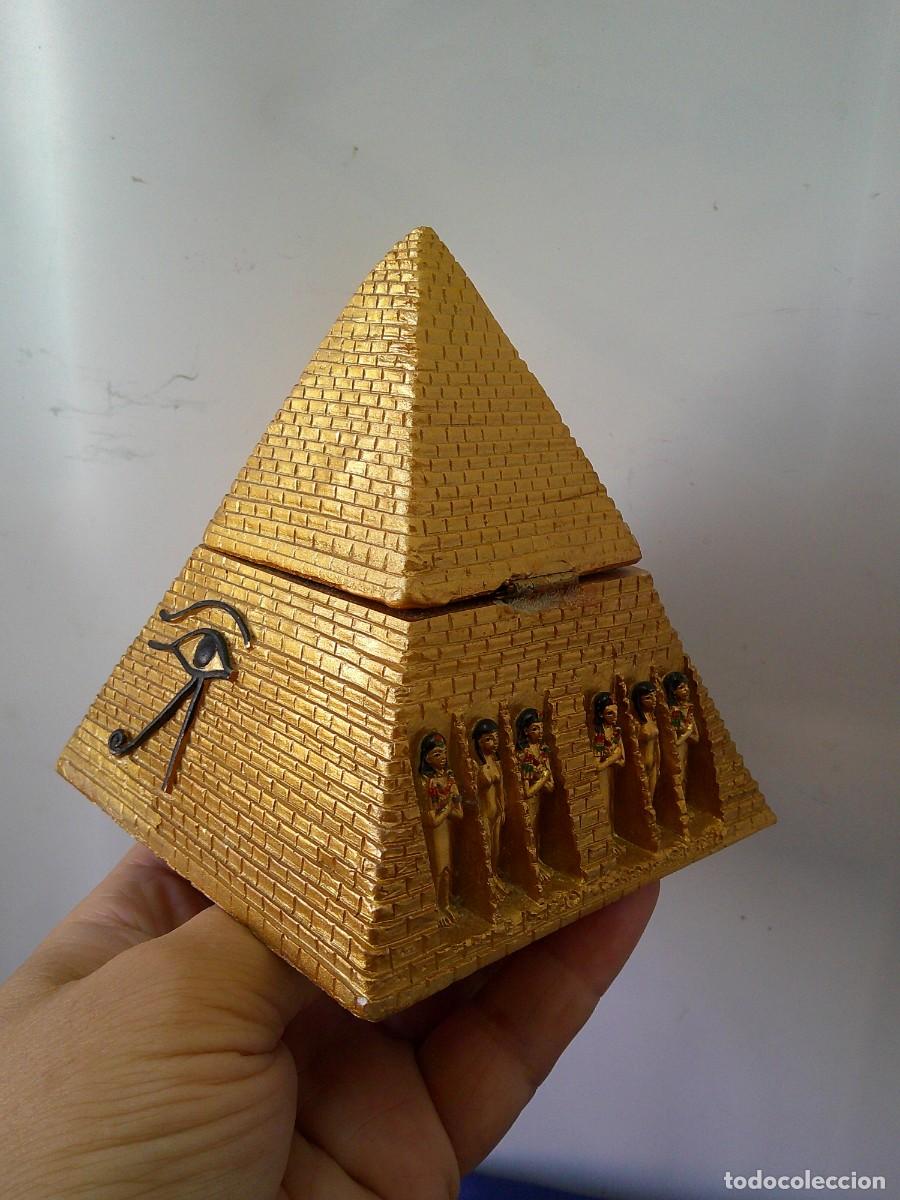 Vintage: &iexcl;&iexcl; PIRAMIDE. Con el OJO D &rdquo;HORUS&rdquo;. Proteccion, Salud, Poder... (Joyero.)!! C-26 - Foto 2