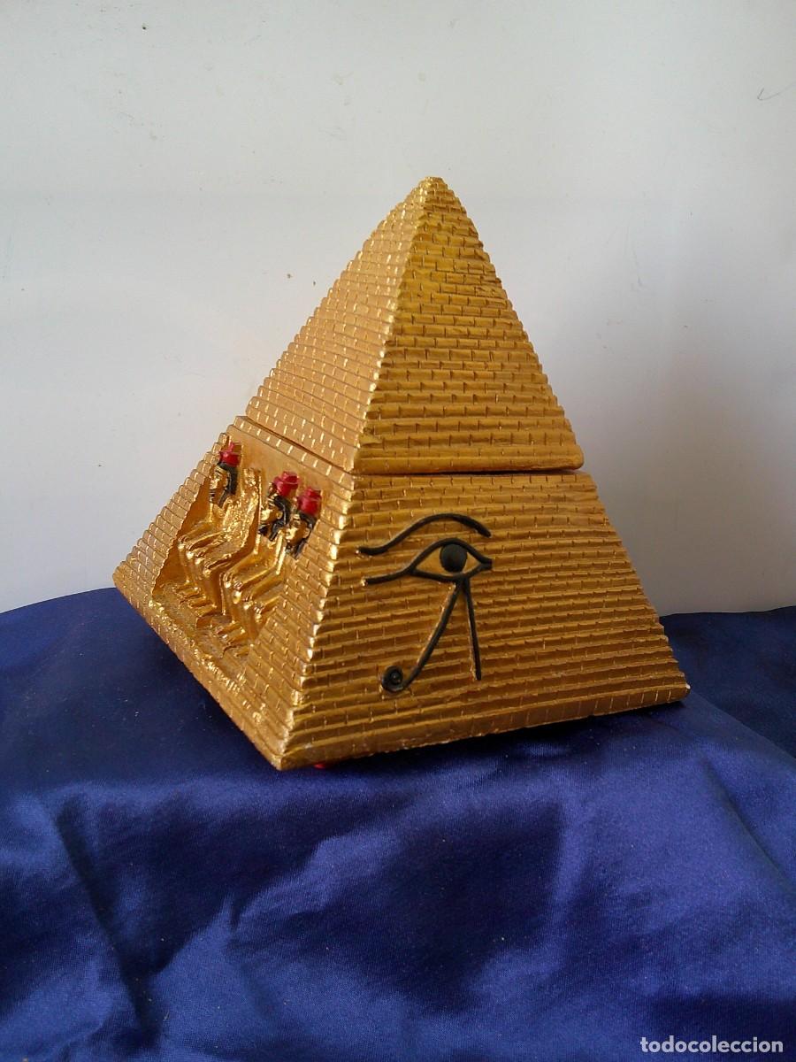 Vintage: &iexcl;&iexcl; PIRAMIDE. Con el OJO D &rdquo;HORUS&rdquo;. Proteccion, Salud, Poder... (Joyero.)!! C-26 - Foto 3