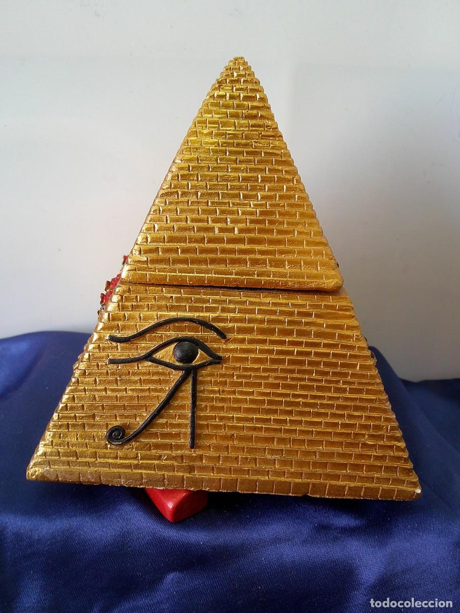 Vintage: &iexcl;&iexcl; PIRAMIDE. Con el OJO D &rdquo;HORUS&rdquo;. Proteccion, Salud, Poder... (Joyero.)!! C-26 - Foto 4