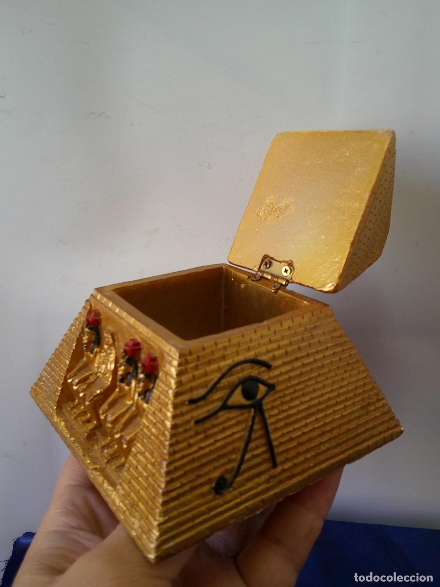 Vintage: &iexcl;&iexcl; PIRAMIDE. Con el OJO D &rdquo;HORUS&rdquo;. Proteccion, Salud, Poder... (Joyero.)!! C-26 - Foto 9