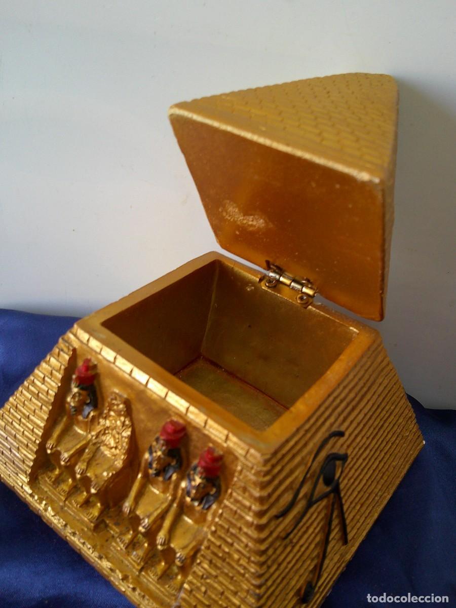 Vintage: &iexcl;&iexcl; PIRAMIDE. Con el OJO D &rdquo;HORUS&rdquo;. Proteccion, Salud, Poder... (Joyero.)!! C-26 - Foto 14