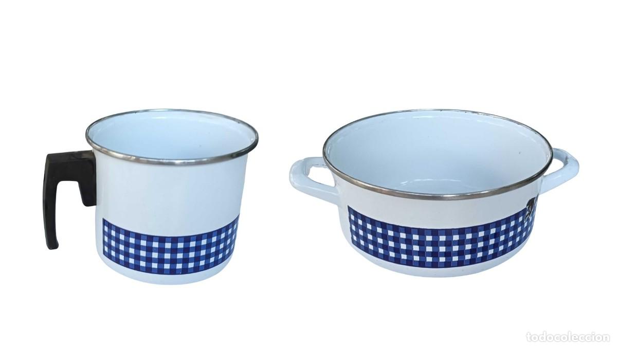 Vintage: LOTE DE CACEROLA Y JARRO DE METAL ESMALTADO - COCINA VINTAGE RETRO (A&Ntilde;OS 60/70)