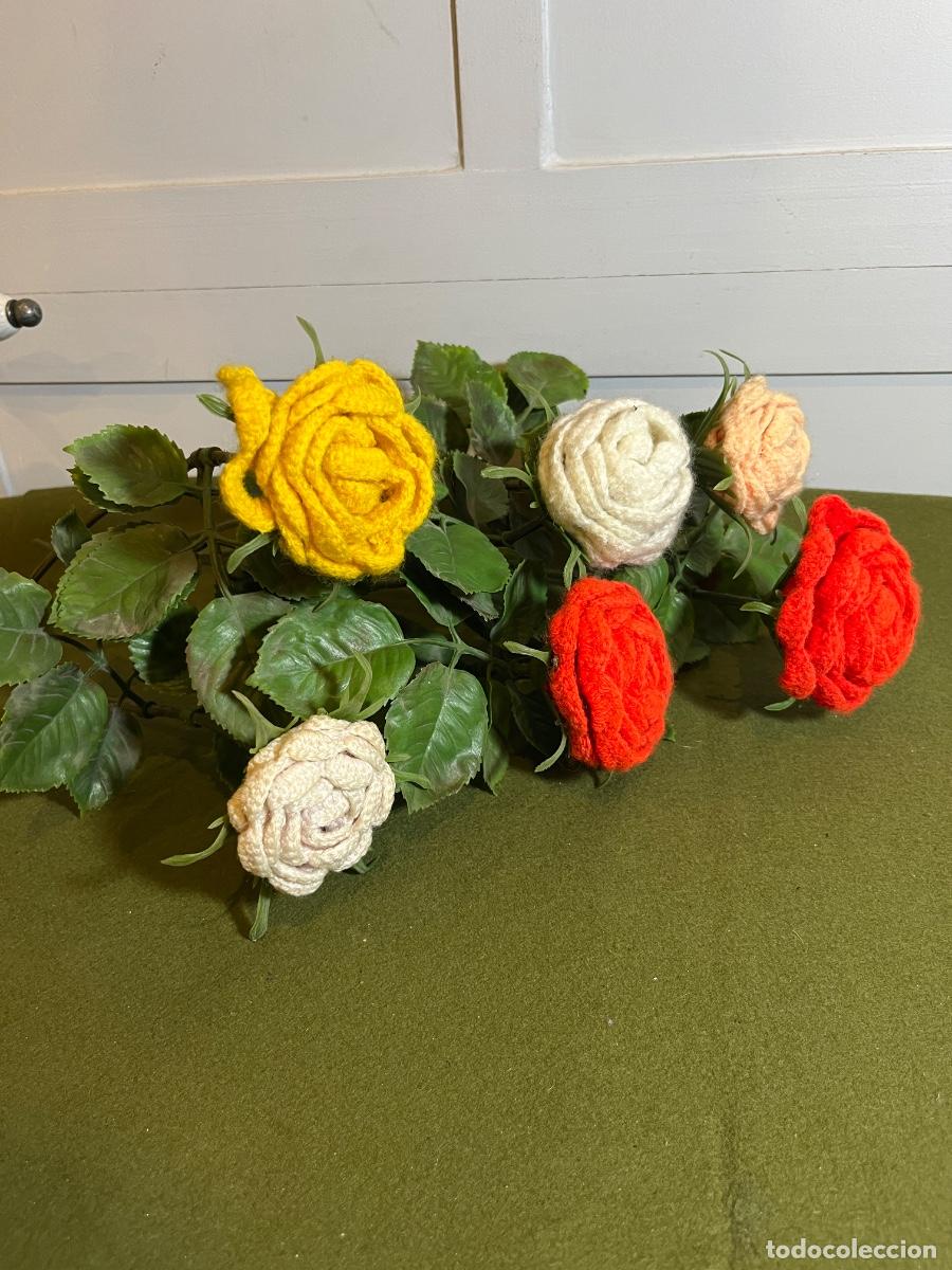 Vintage: Lote de 6 rosas artificiales vintage de lana tejida y hojas de pl&aacute;stico &ndash; Flores decorativas retro a