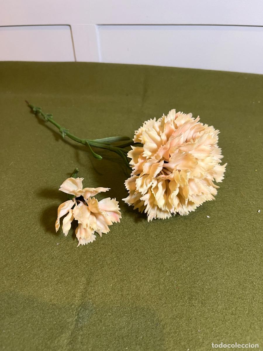Vintage: Clavel artificial vintage color salm&oacute;n con capullo &ndash; Flor decorativa de pl&aacute;stico a&ntilde;os 60-80